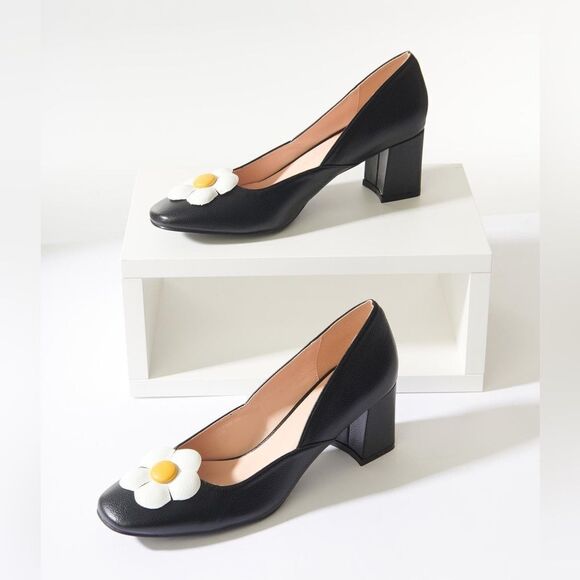 Unique Vintage Black Daisy Pumps - Picture 2 of 15